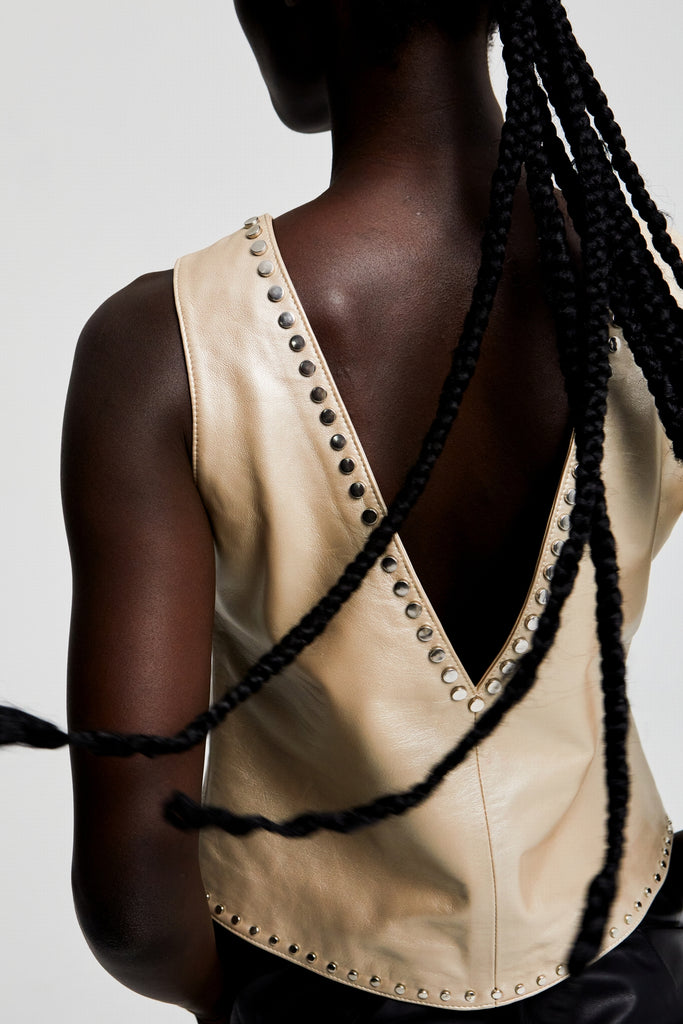 TOP EN CUIR CLOUTÉ - AMOS NOIR